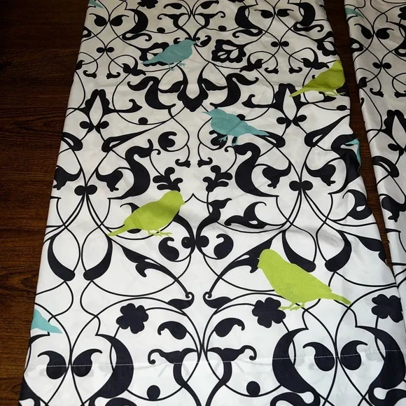 3/$15 Set of 2 Pillowcases Black & White With Bird Patterned Design King - Picture 6 of 9